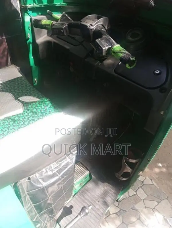 Bajaj RE 2014