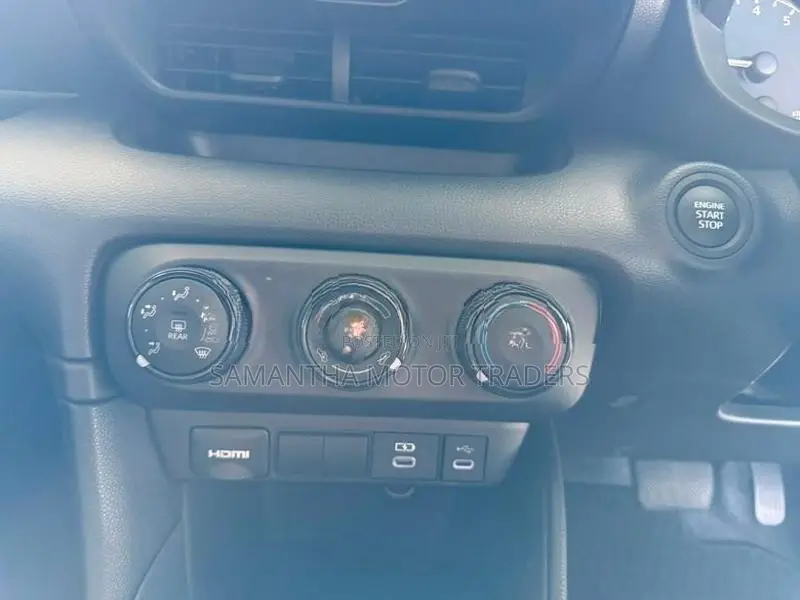 Toyota Yaris X Grade 2025