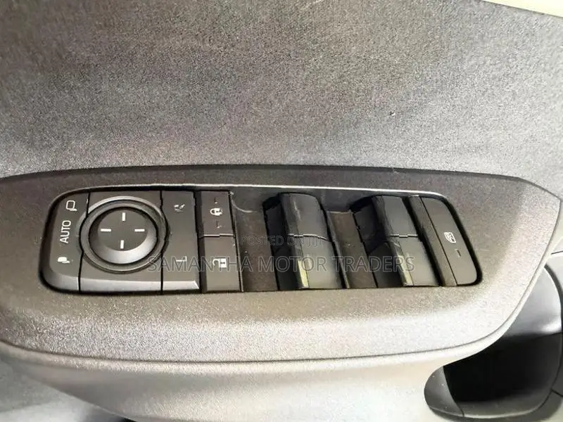 Toyota Yaris X Grade 2025