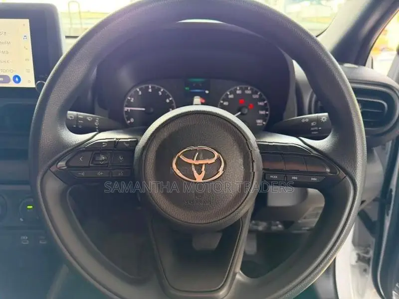 Toyota Yaris X Grade 2025