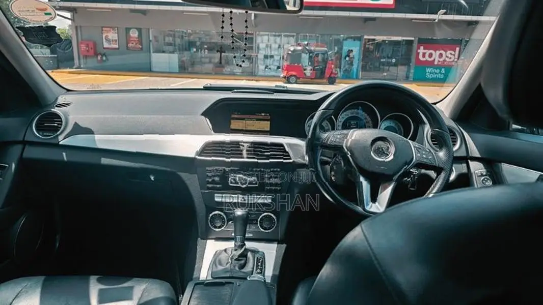 Mercedes Benz C180 2012
