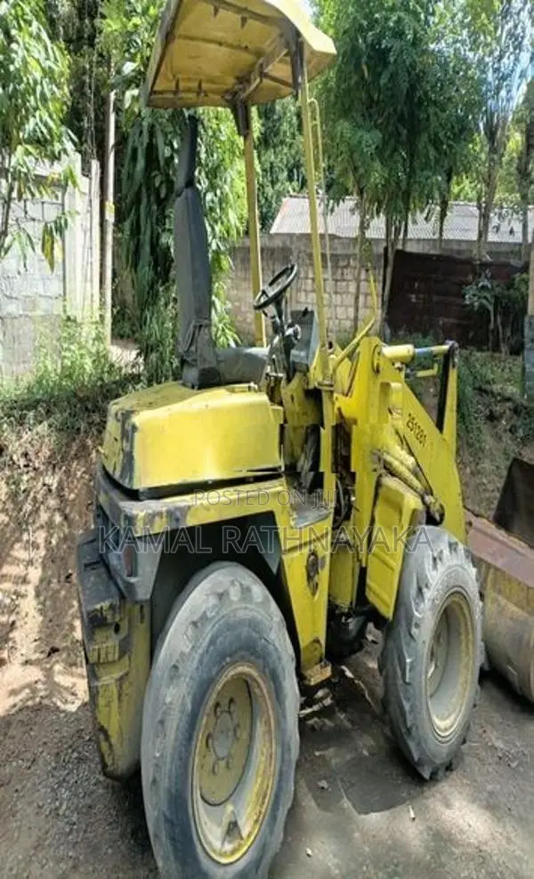 Komatsu WA40-3E Mini Wheel Loader 2010