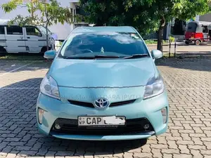 Toyota Prius S LED 2013