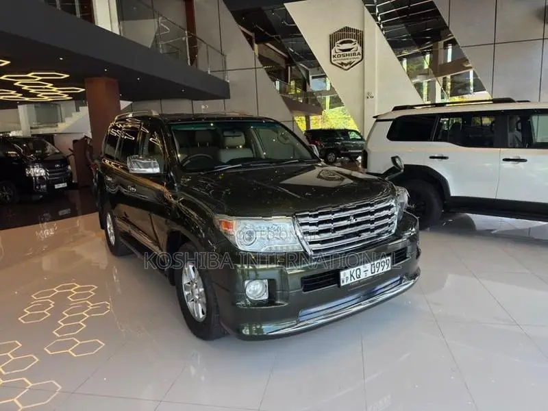 Toyota Land Cruiser Sahara V8 2011