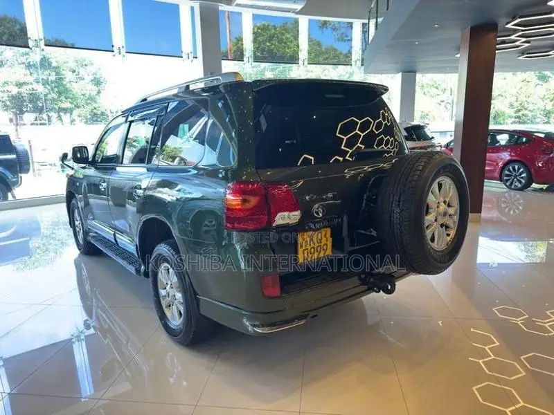 Toyota Land Cruiser Sahara V8 2011