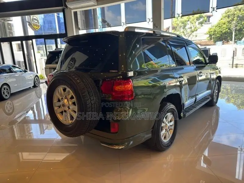 Toyota Land Cruiser Sahara V8 2011