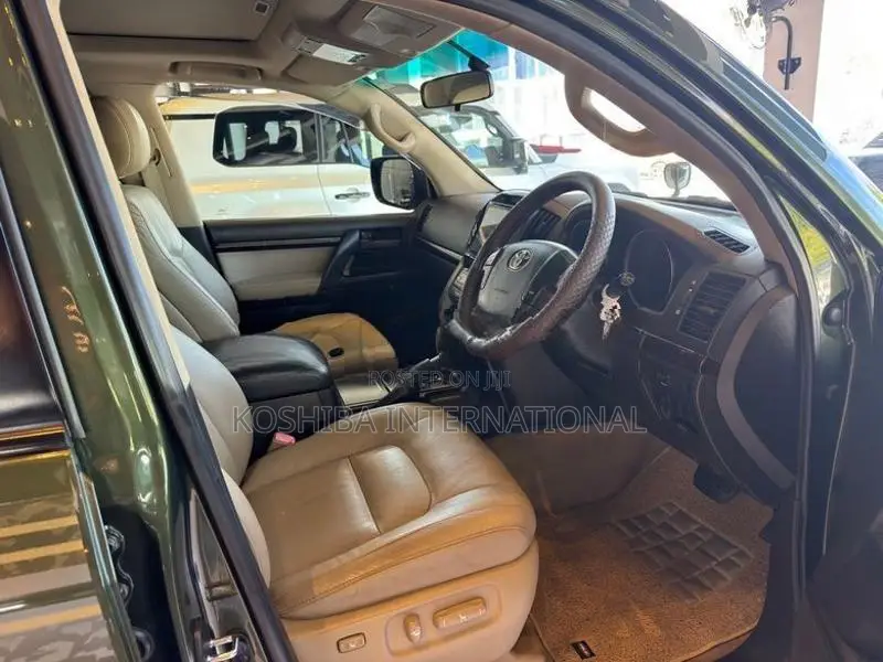 Toyota Land Cruiser Sahara V8 2011