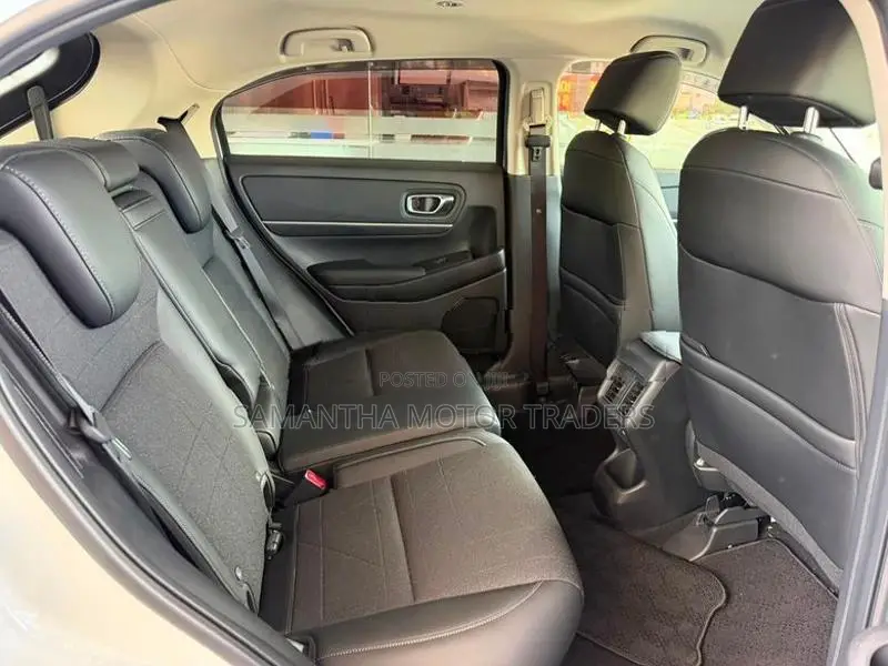 Honda Vezel Z Sunlight White 2025