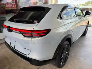 Honda Vezel Z Sunlight White 2025