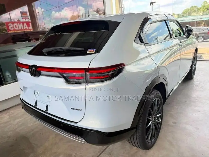 Honda Vezel Z Sunlight White 2025