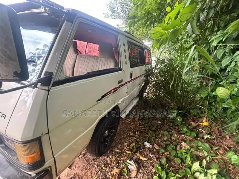 Mitsubishi L300 Mitusubishi 1983