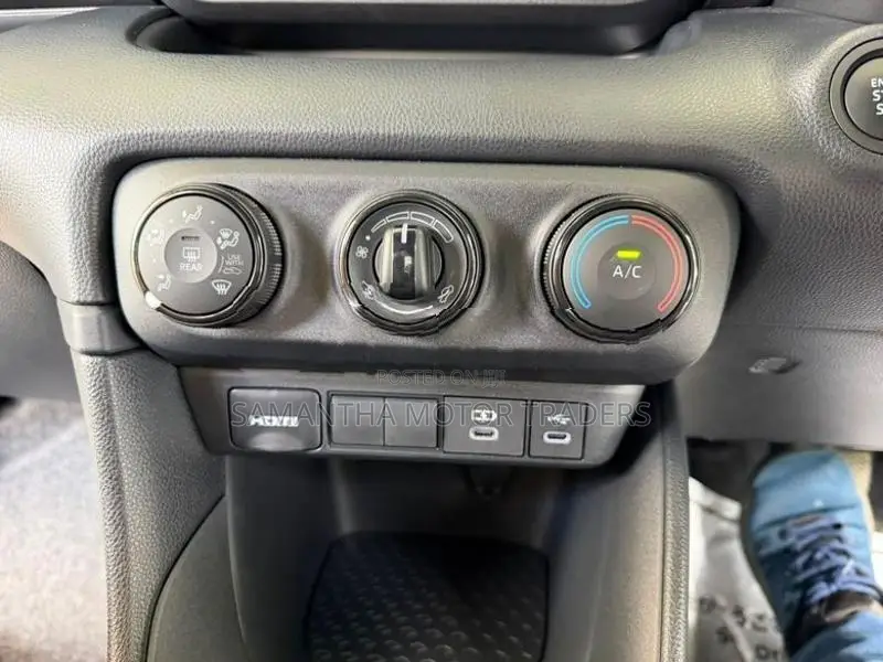Toyota Yaris X Grade 2025