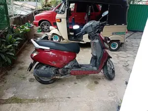 Mahindra Gusto 2017