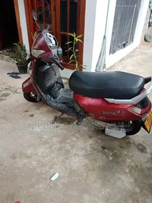 Mahindra Gusto 2017