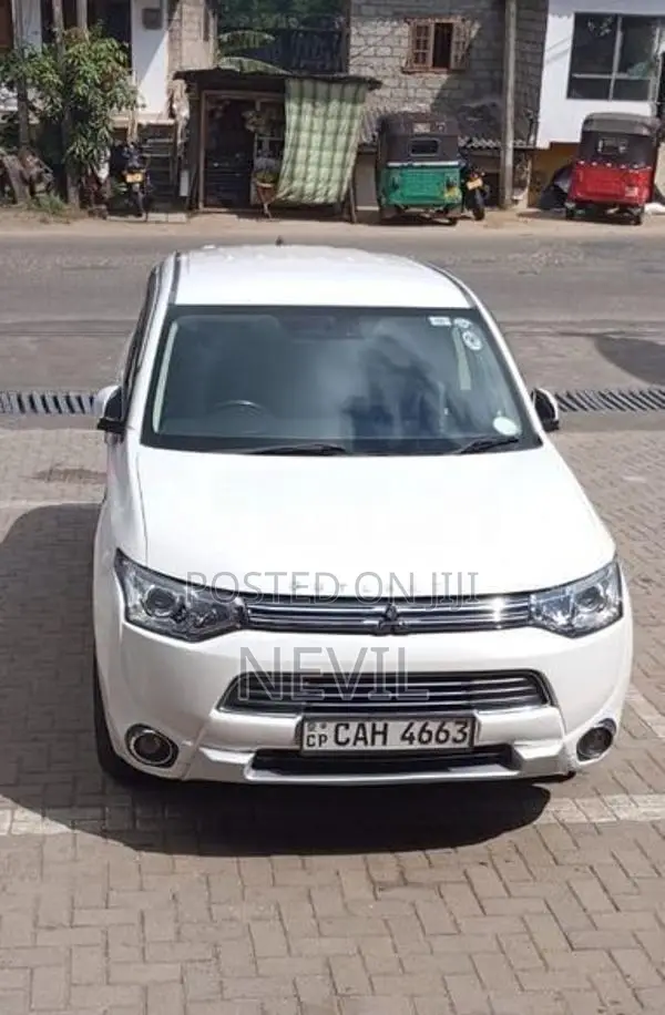 Mitsubishi Outlander PHEV 2015