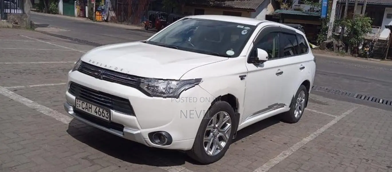 Mitsubishi Outlander PHEV 2015