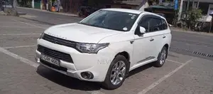 Mitsubishi Outlander PHEV 2015