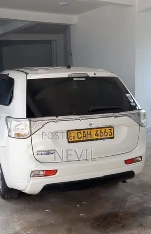 Mitsubishi Outlander PHEV 2015