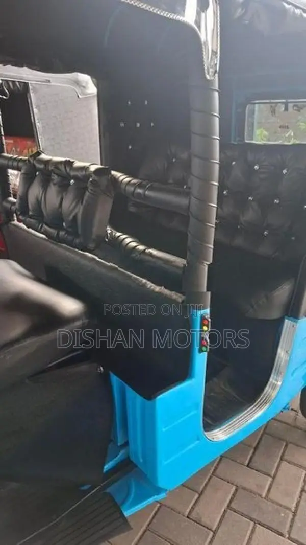 Bajaj RE 2 Strok 2005