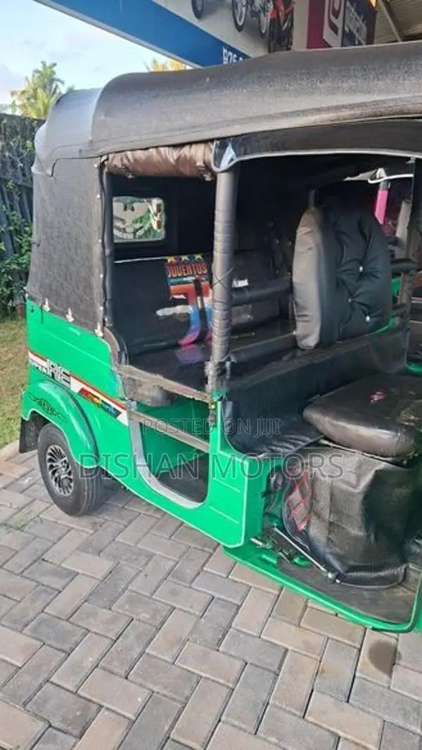 Bajaj RE 4 Strok 2011