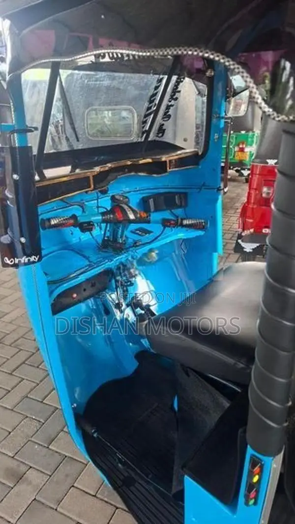 Bajaj RE 2 Strok 2005