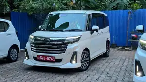 Toyota Roomy CUSTOM G 2024