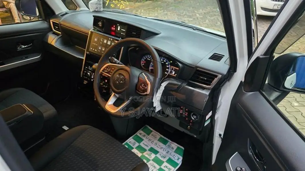 Toyota Roomy CUSTOM G 2024