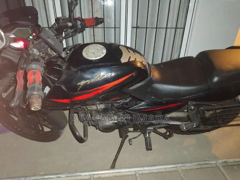 Bajaj Pulsar 180 2011