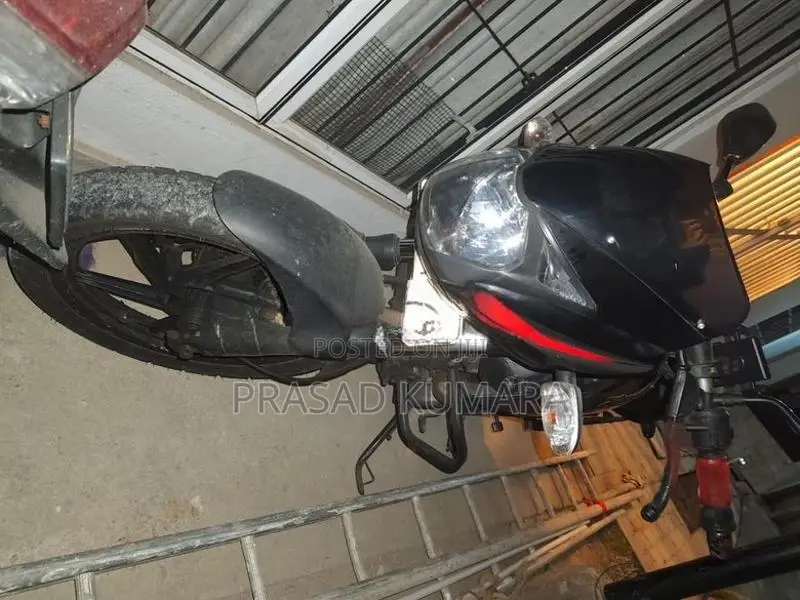 Bajaj Pulsar 180 2011