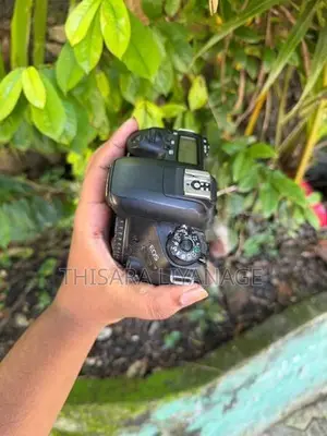 Canon 77D