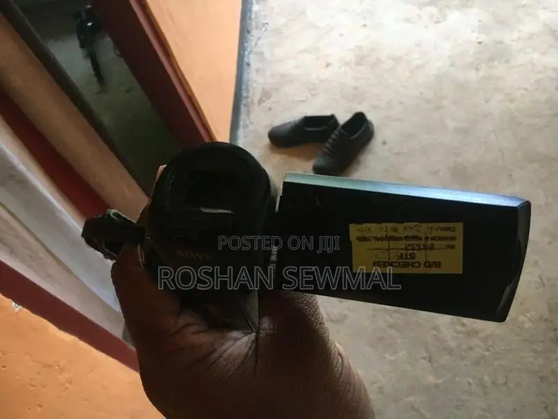 CX405 Handycam with Exmor R CMOS sensor