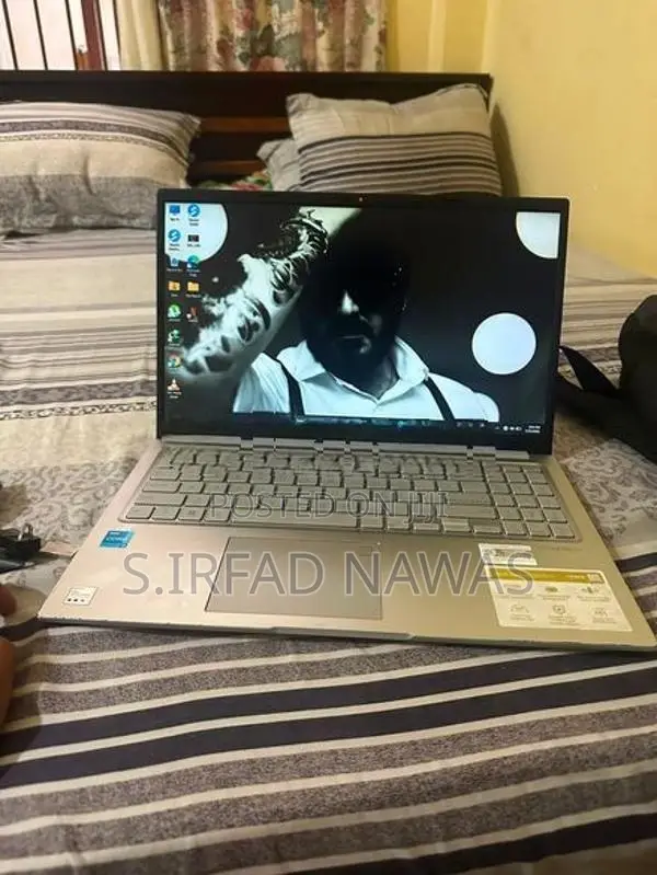 Asus Vivobook i3