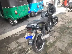 Bajaj Pulsar 180 2005