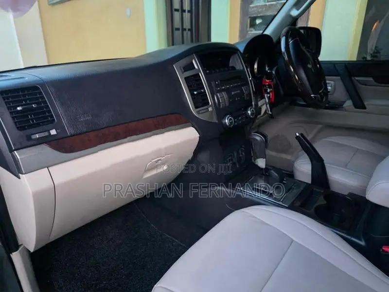 Mitsubishi Montero 2015