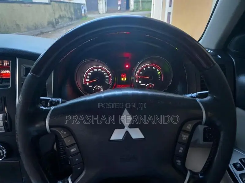 Mitsubishi Montero 2015
