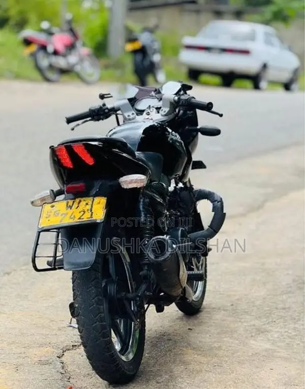 Bajaj Pulsar 180 2011