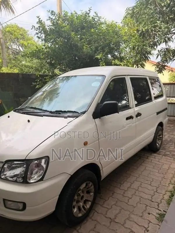 Toyota Noah KR42 2000