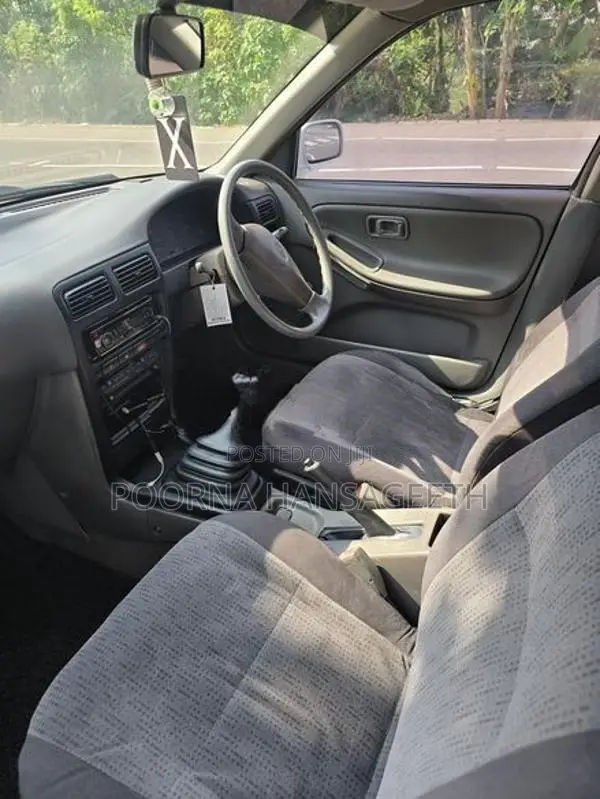Nissan Sunny SB13 1992