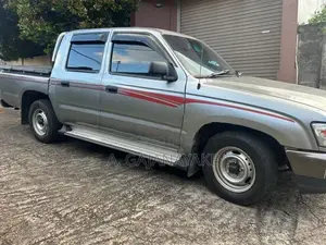 Toyota Hilux 2004