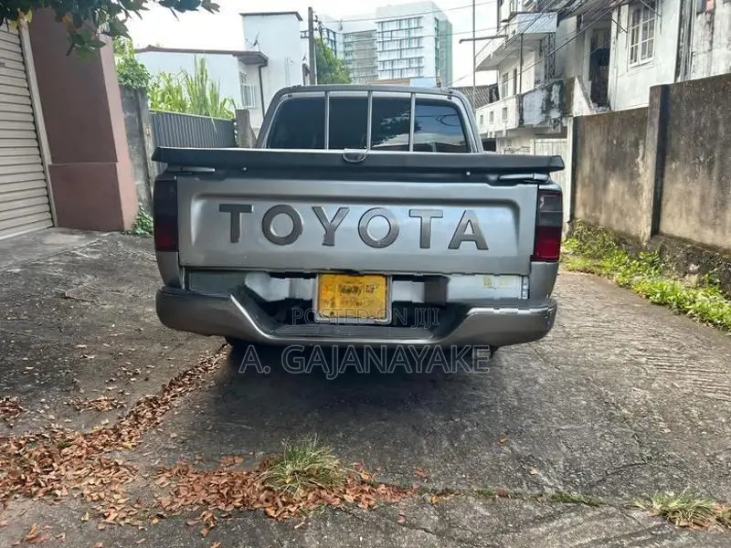 Toyota Hilux 2004