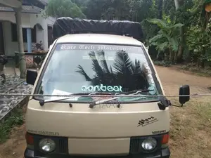 Nissan Vanette Cherry vennete 1982