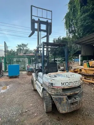 Petrol Komatsu 3Ton Forklift