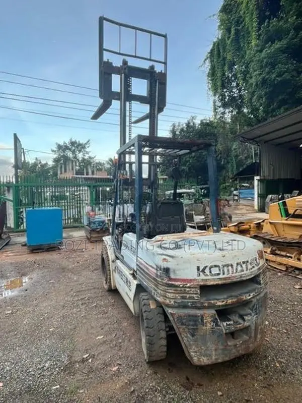 Petrol Komatsu 3Ton Forklift