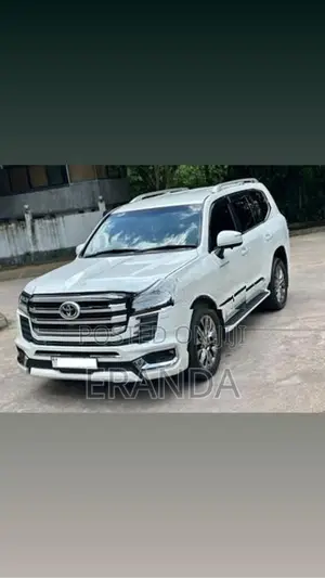 Toyota Land Cruiser Sahara 2013
