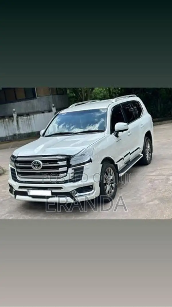 Toyota Land Cruiser Sahara 2013