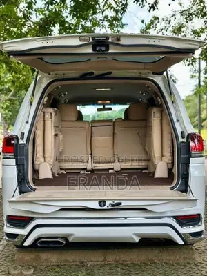 Toyota Land Cruiser Sahara 2013