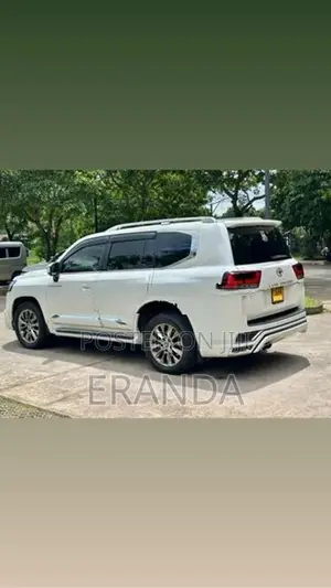 Toyota Land Cruiser Sahara 2013