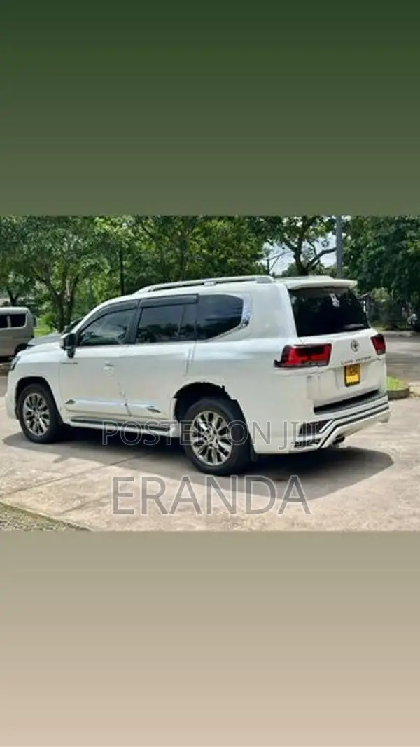 Toyota Land Cruiser Sahara 2013