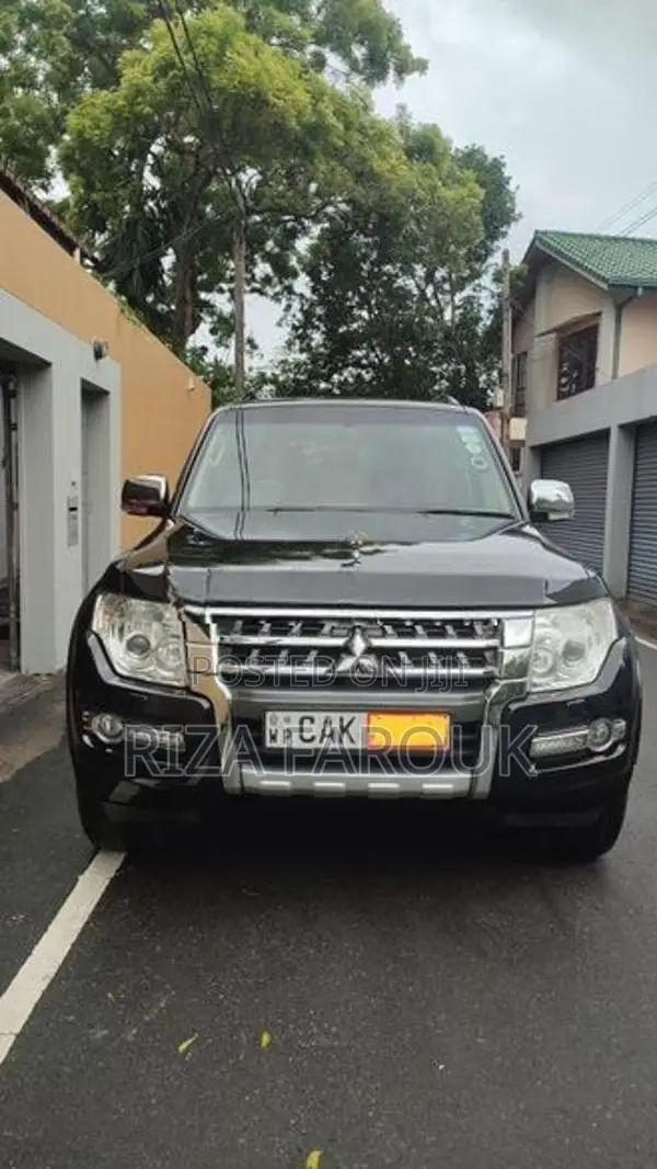 Mitsubishi Montero 2015