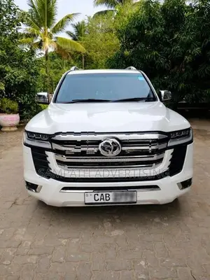 Toyota Land Cruiser V8 2013